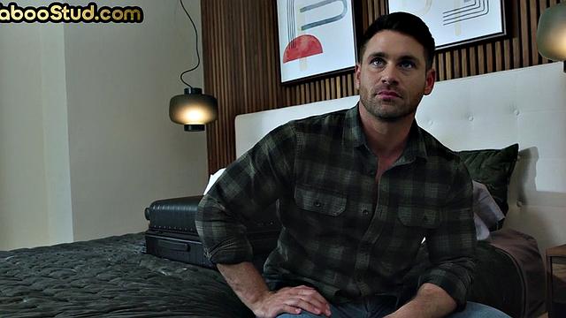 Hunk jizzed after being analized