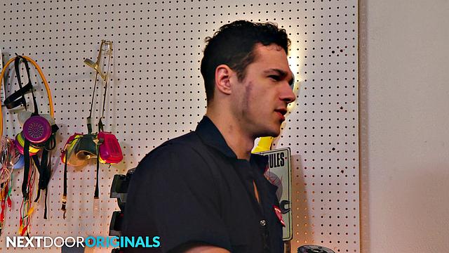 Hot AF Mechanic Dicked Down By Hunk Carter Woods - Jayden Marcos