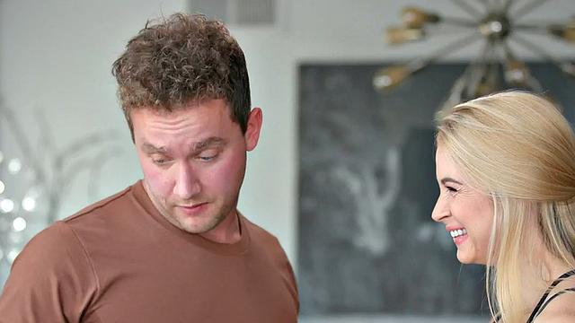 Hairy MILF penetrated in hairy cunt in missionary