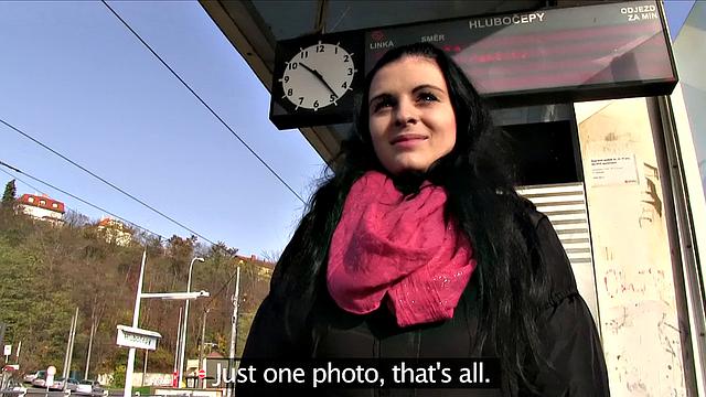 Brunette Agrees to Car Sex for Cash