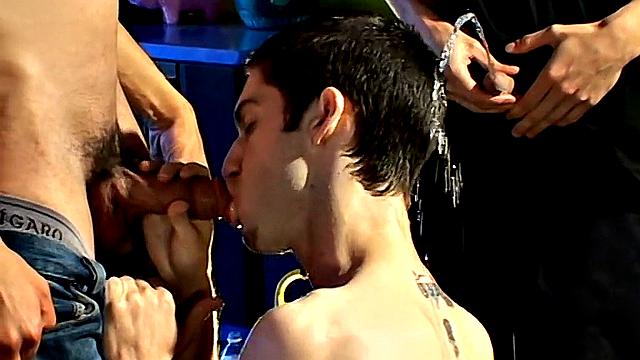 Kaleb Gets Filled & Drenched - Kaleb Scott, Ian Madrox