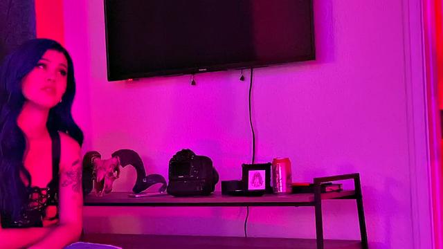 Три подруги закусились за кулисами: страпон, языки и море смеха