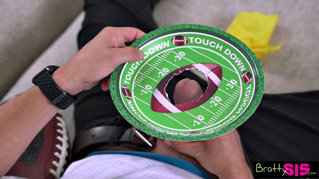 стервозная сводная сестра воплощает тройную фантазию во время матча