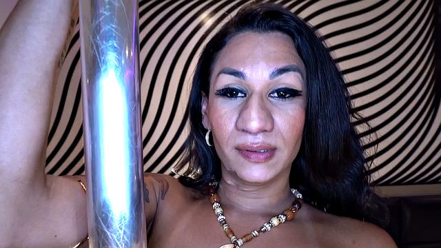 Hung amateur trans from Brazil