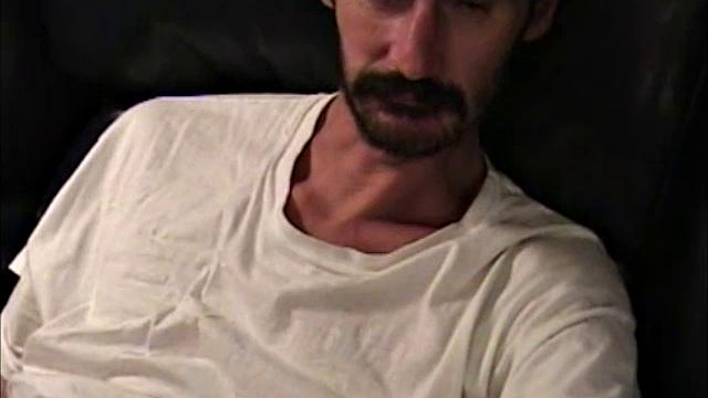 Бретт с дерзким взглядом и крепким телом сводит зрелых мужчин с ума