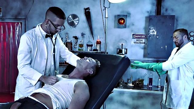 накачанный пассив между врачом и пациентом, потом жесткий фистинг