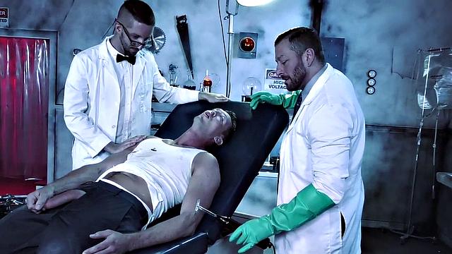 Athletic bottom spitroasted by doctor before in trio