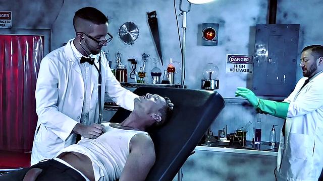 Athletic bottom spitroasted by doctor before in trio