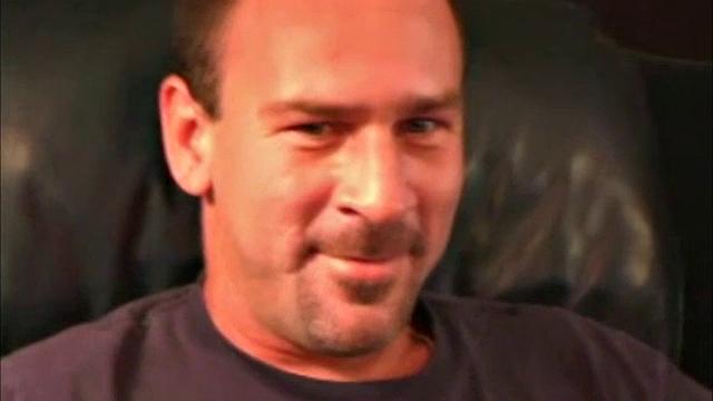 В первый раз: Эрику дрочит зрелый, смех не прекращается