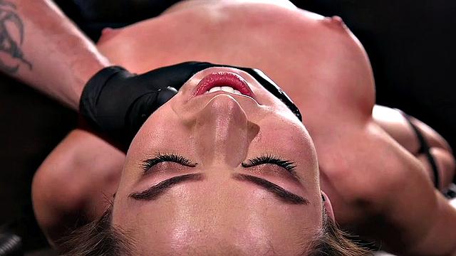 BDSM subject cant handle spanking on perfect body