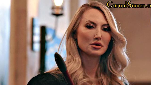 Bigbooty lesbian MILF facesitting and fingering inked babe