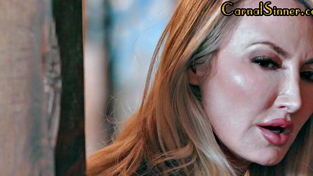 Bigbooty lesbian MILF facesitting and fingering inked babe