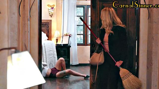 Bigbooty lesbian MILF facesitting and fingering inked babe