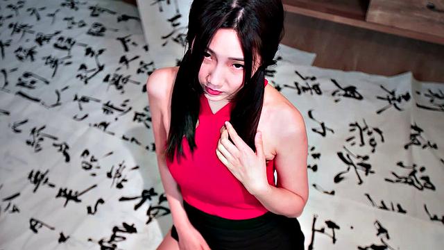 Welcome to our horny model Li Er