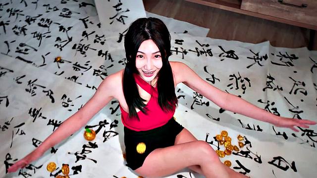 Welcome to our horny model Li Er