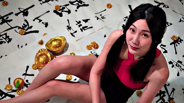 Welcome to our horny model Li Er
