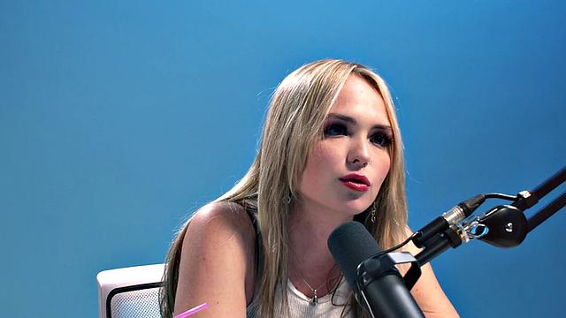 Hairy babe masturbating and toying in solo