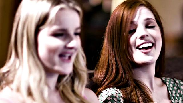 Dyke bitch seduces nympho lez beauty b4 eating pussy