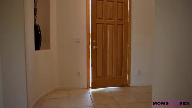 Caught With A Big Surprise - S1:E3