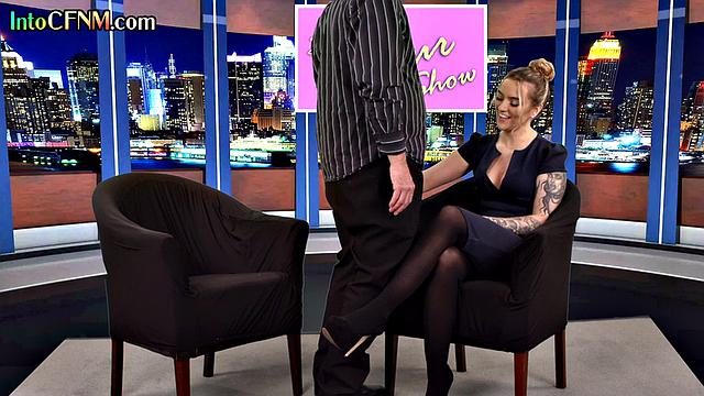 Cumthirsty babe gets facial