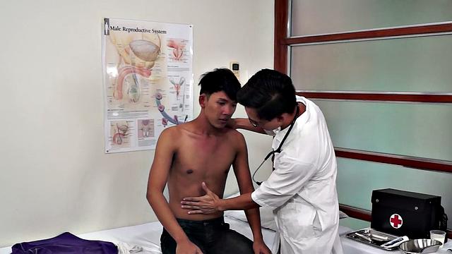 Amateur Asian twink spreading legs for kinky doctor