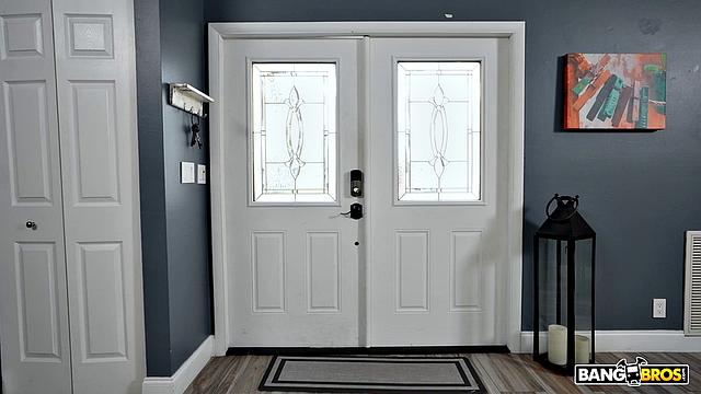 Asteria Gets Banged in Shower