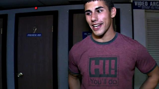 Amateur fooled into passionate gloryhole BJ