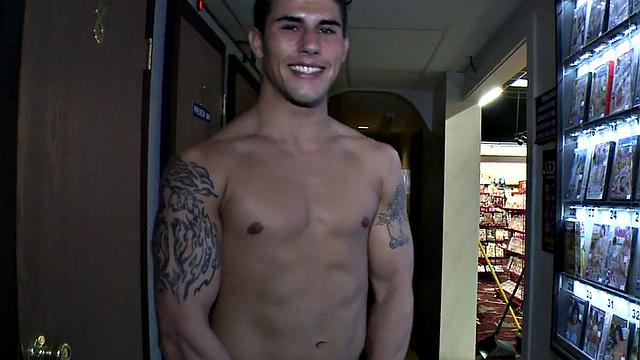 Amateur fooled into passionate gloryhole BJ