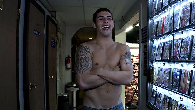 Amateur fooled into passionate gloryhole BJ