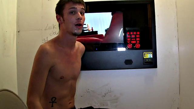 Amateur fooled into passionate gloryhole BJ