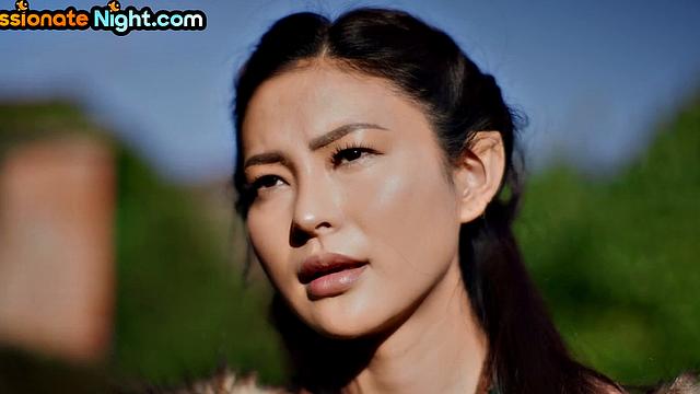 эльфийка с большими сиськами заскакала на члене - вот это косплей!