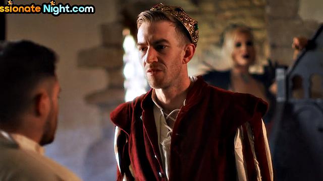 эльфийка с большими сиськами заскакала на члене - вот это косплей!