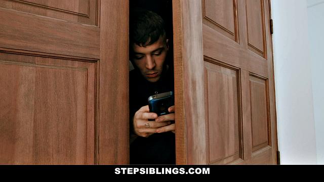 Super Hot Stepsisterểm