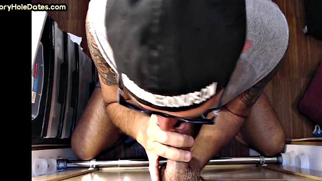Cumloving gloryhole mature gay sucks rod in BJ video