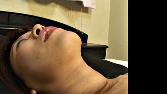 Sweet Japanese Fingering Masturbating