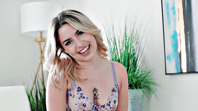 Throated - SUPER HOT Blonde Gets Her Face Juicy With Dock