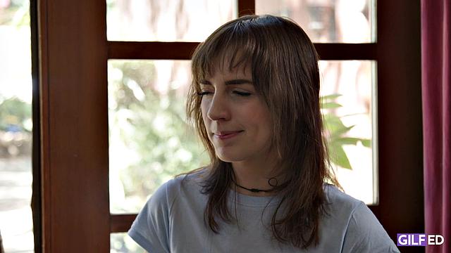 Зрелая красотка в прозрачных трусиках заводит молодого любовника на измену в спальне.