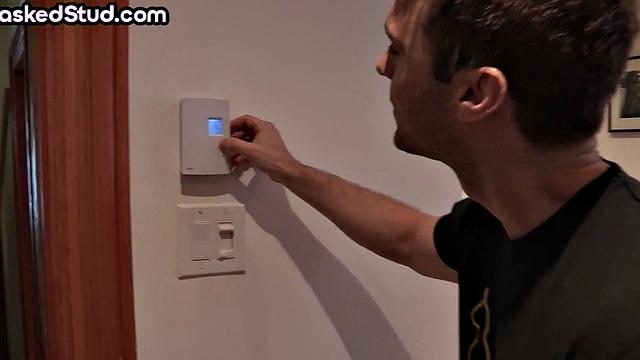 новичок попал к татуированному качку-шутил, что "зайди на чай"