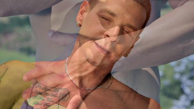 Inked stud enjoys masturbating for cumshot in solo