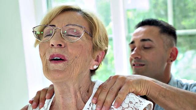 Cockriding old granny pussyfucked in doggystyle by big cock