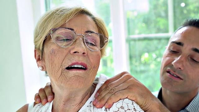 Cockriding old granny pussyfucked in doggystyle by big cock