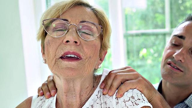 Cockriding old granny pussyfucked in doggystyle by big cock