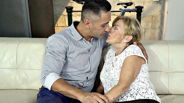 Cockriding old granny pussyfucked in doggystyle by big cock