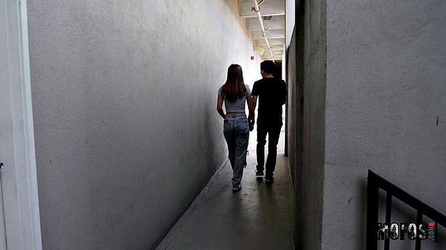 Пейдж Оуэнс позвала Рики испортить день строителю в отеле, но никто из них не ожидал такой развязки с трусиками на шее и куражом под окнами строек - зря сосед смотрел, теперь ему не отмыться от увиденного.