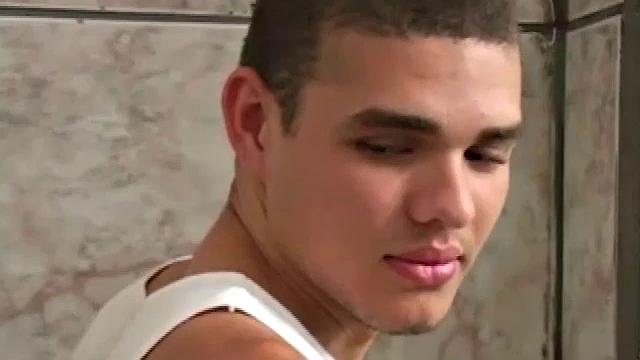 Ramón's fantasies cum to life, when he encounters a hottie in a public urinal.