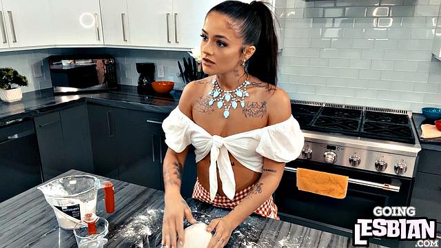 Kitchen lesbian goddess in oral encounter