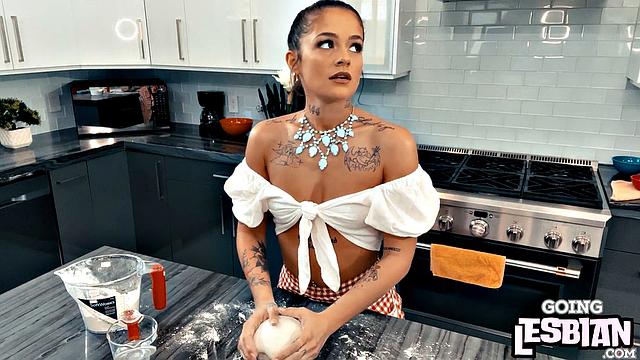 Kitchen lesbian goddess in oral encounter