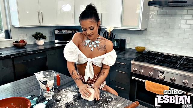 Kitchen lesbian goddess in oral encounter