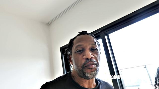 Ariella Ferraz подставляет тугую жопу под жирный bbc Clarke Boutaine и кайфует от анального минета