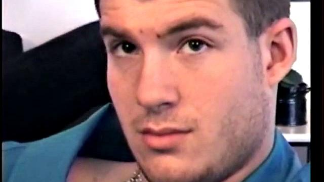 Парень не удержался от минета и залил спермой рот другу